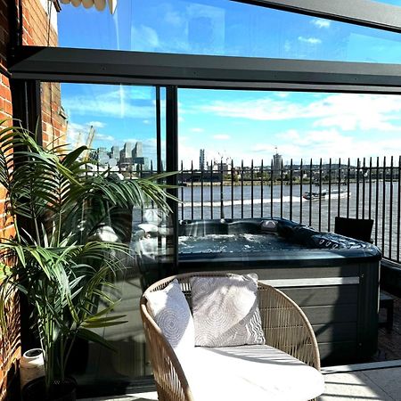 לונדון 3 X Bedroom Riverside Flat With Hot Tub On Roof Terrace מראה חיצוני תמונה