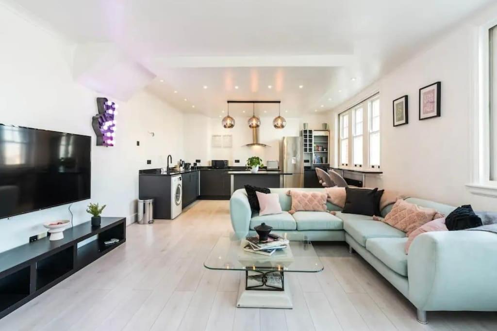 לונדון 3 X Bedroom Riverside Flat With Hot Tub On Roof Terrace מראה חיצוני תמונה