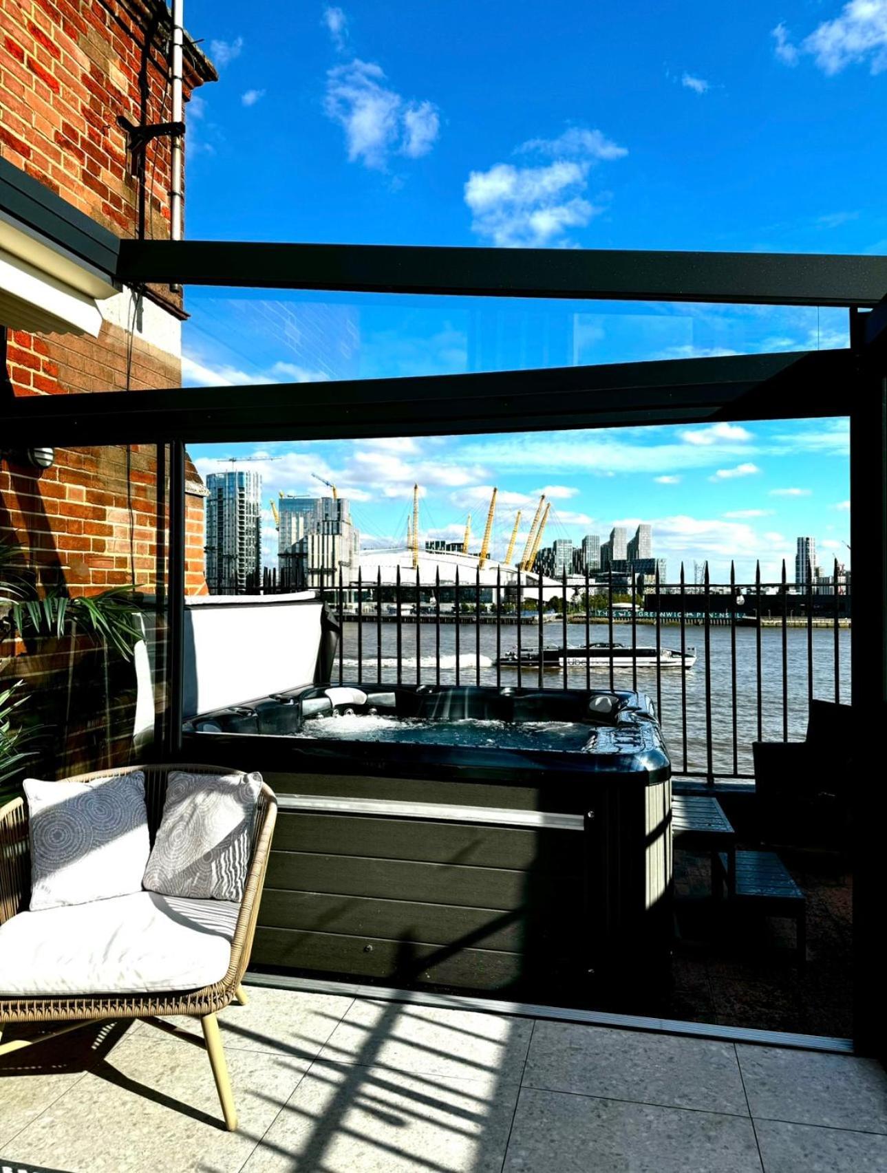לונדון 3 X Bedroom Riverside Flat With Hot Tub On Roof Terrace מראה חיצוני תמונה