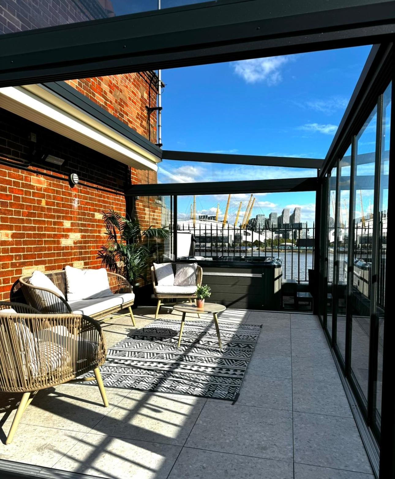 לונדון 3 X Bedroom Riverside Flat With Hot Tub On Roof Terrace מראה חיצוני תמונה
